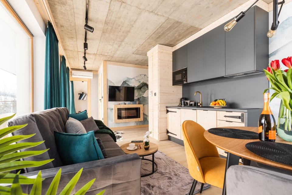TV and multimedia, Kitchen or kitchenette, Living room, Seating area, Dining area