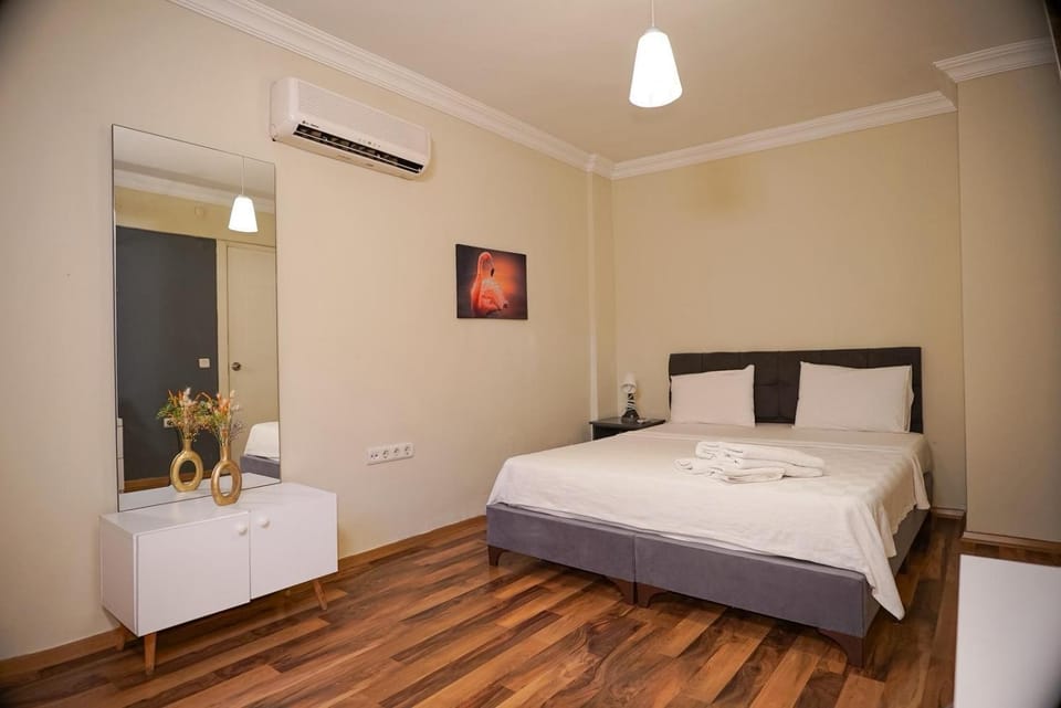 Photo of the whole room, Bedroom, air conditioner