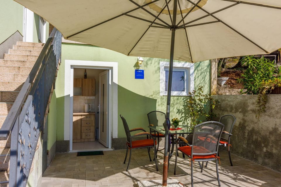 Property building, Seating area