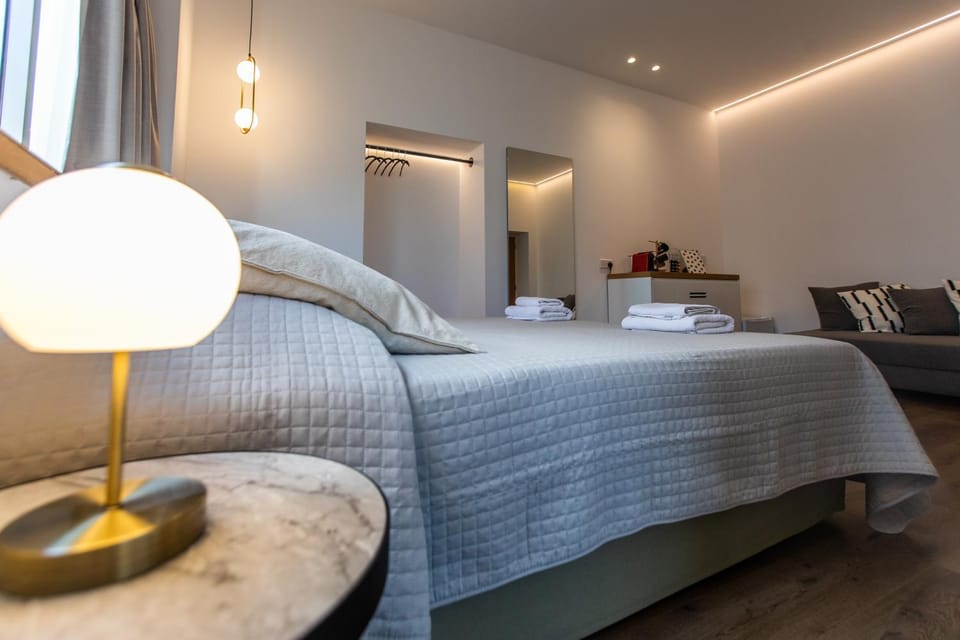 Coffee/tea facilities, Seating area, Bedroom