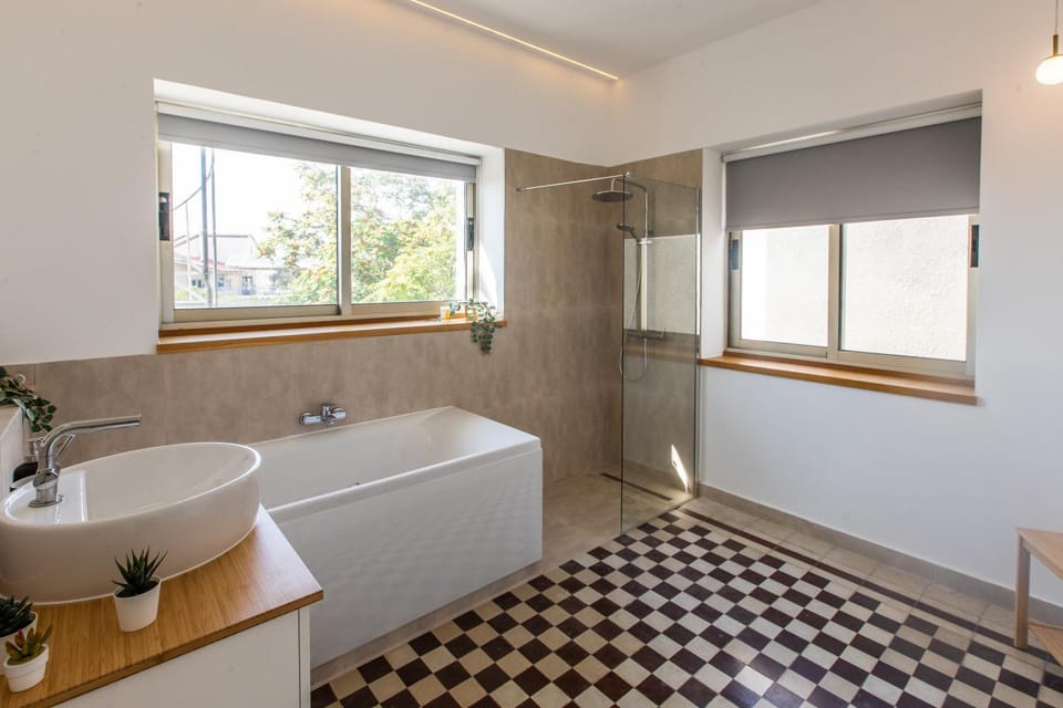 Toilet, Bathroom, Bath