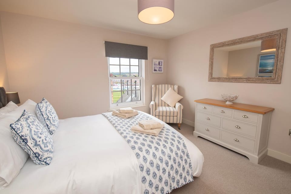 North Bay Penthouse Apartment in Scarborough