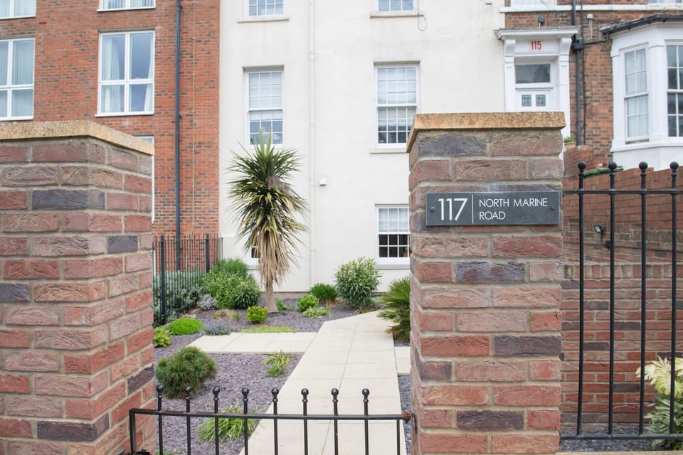 North Bay Penthouse Apartment in Scarborough