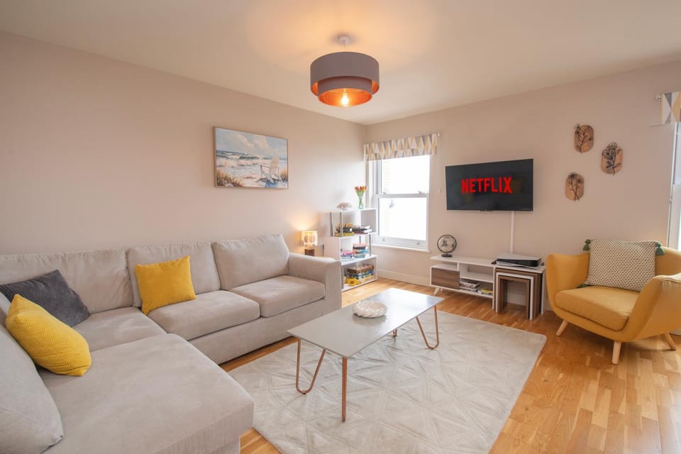 North Bay Penthouse Apartment in Scarborough
