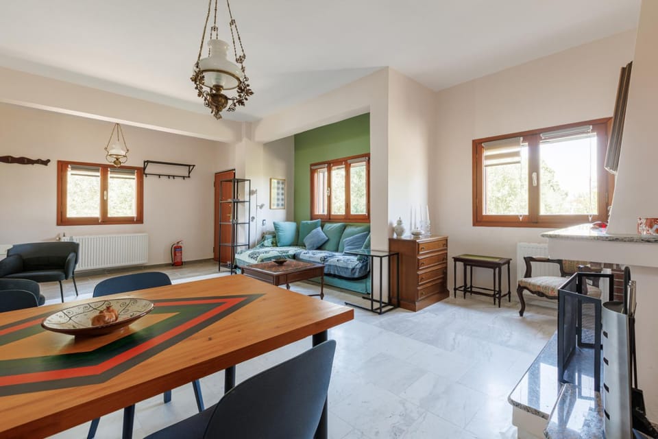 Facade/entrance, Living room, Lobby or reception, Dining area, flat iron
