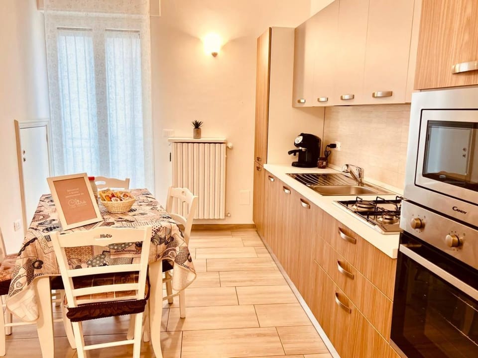Kitchen or kitchenette, Dining area, minibar, pet friendly, stove