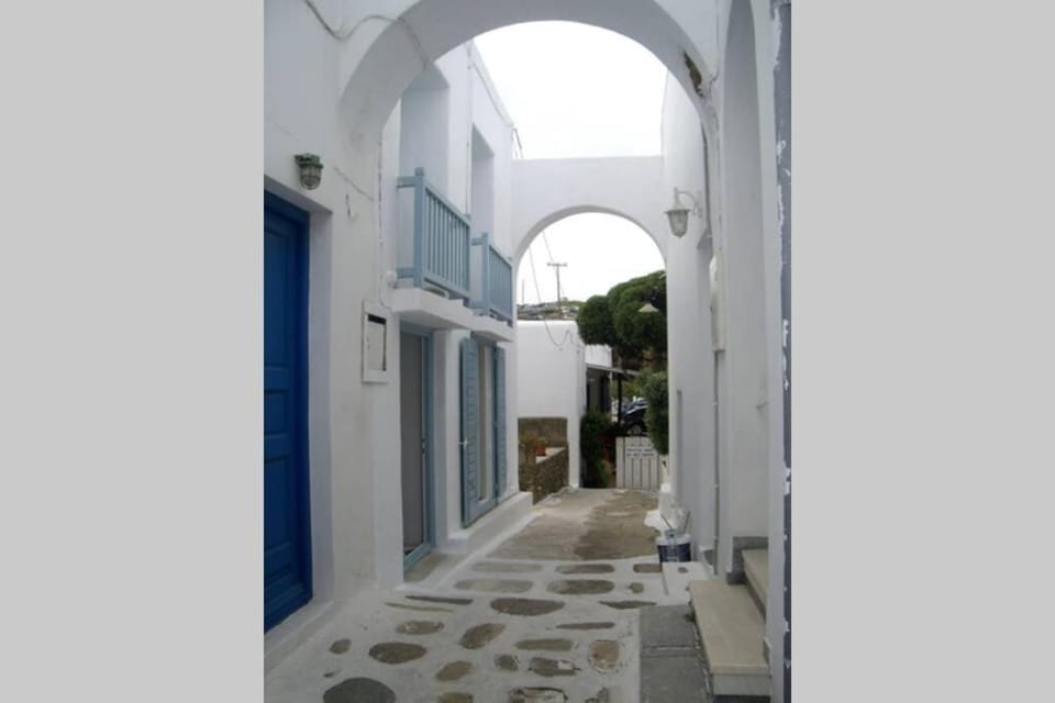 Facade/entrance, Off site