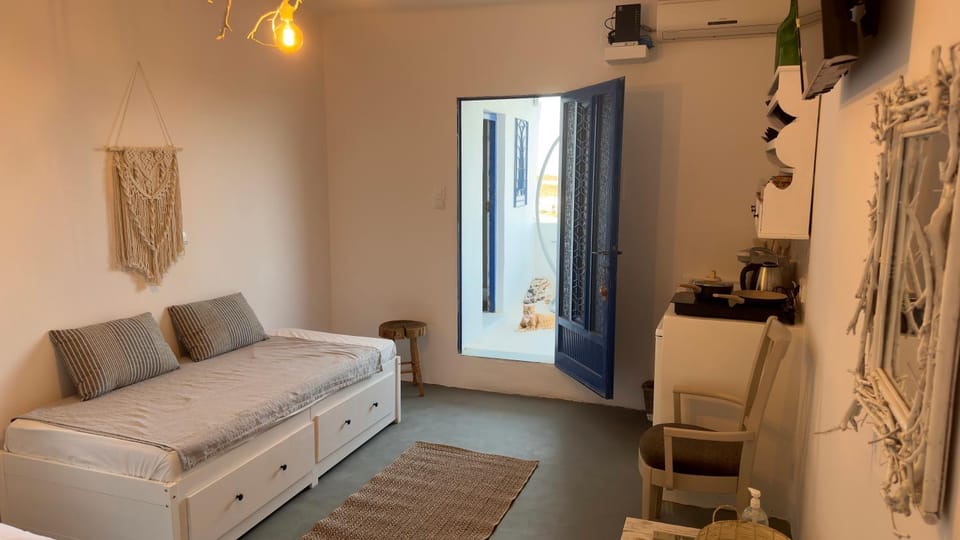 Bed, kitchen