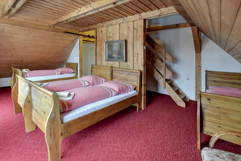 Bedroom, Mountain view