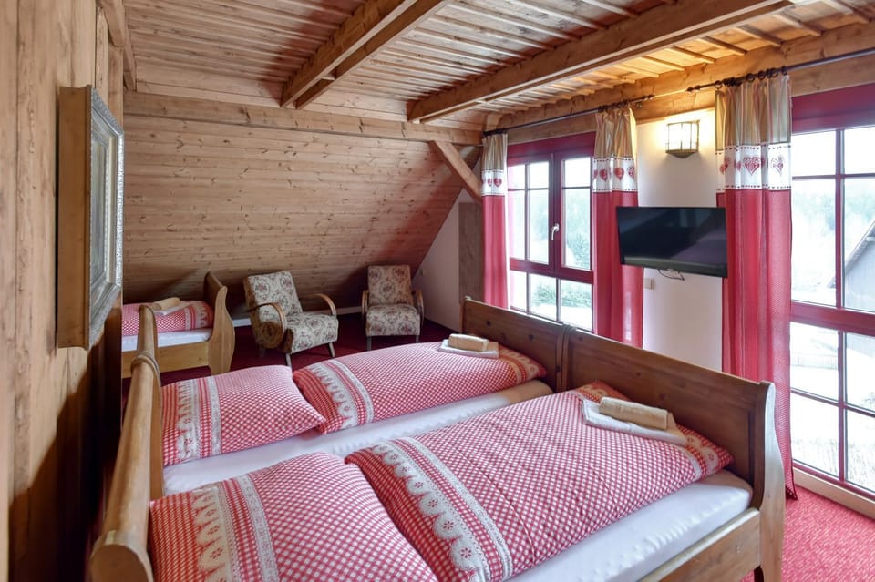 Bedroom, Mountain view