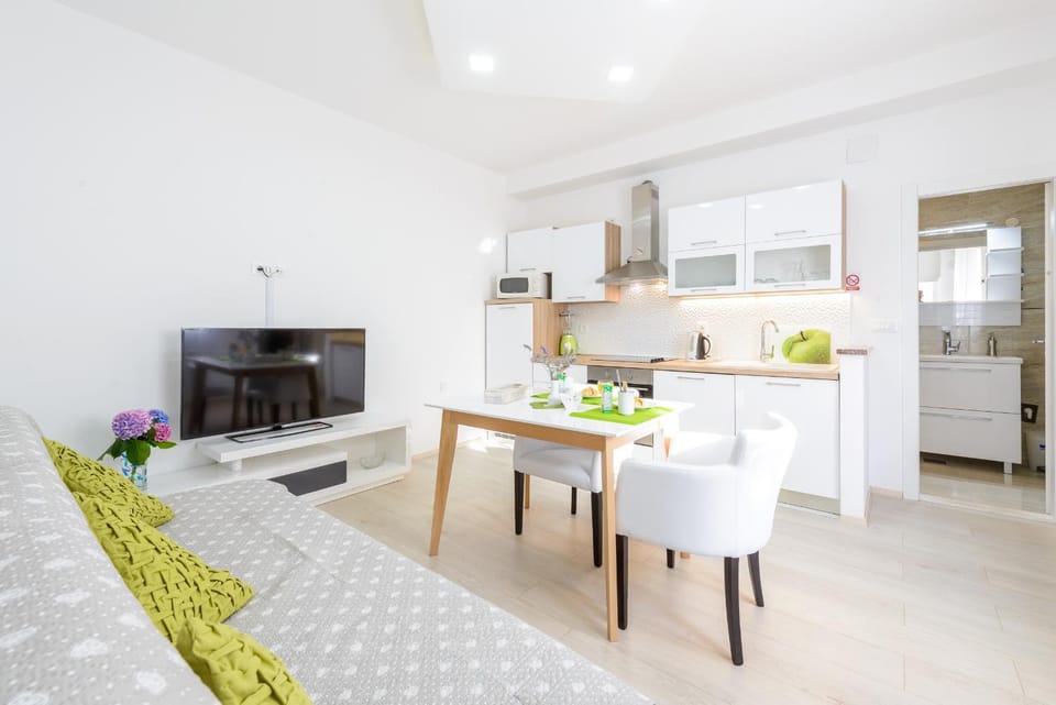 Kitchen or kitchenette, Living room, Dining area