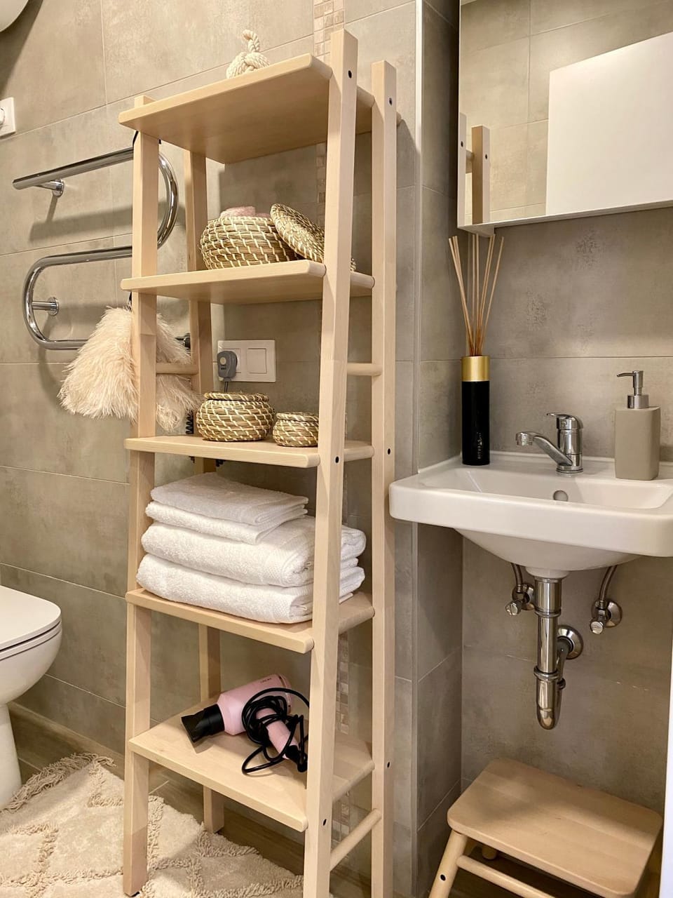 Bathroom, towels