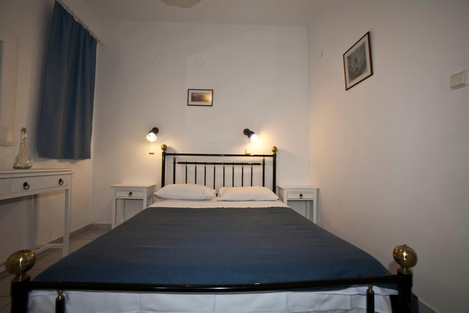 Bed, Photo of the whole room, Decorative detail, Bedroom, Area and facilities