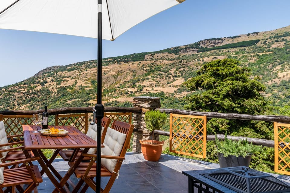 BBQ facilities, Balcony/Terrace, Mountain view