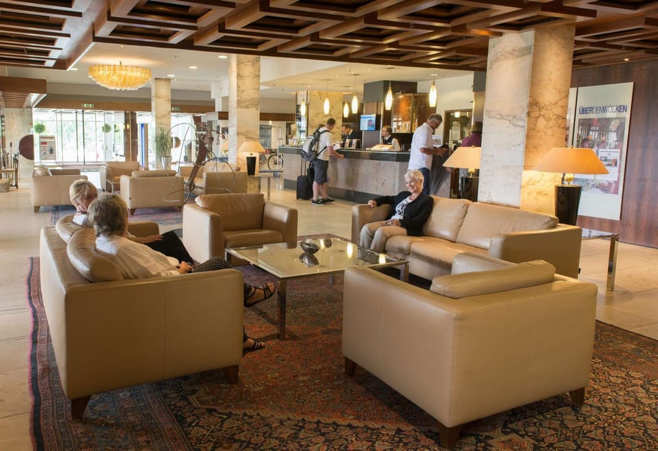 Communal lounge/ TV room, Lobby or reception