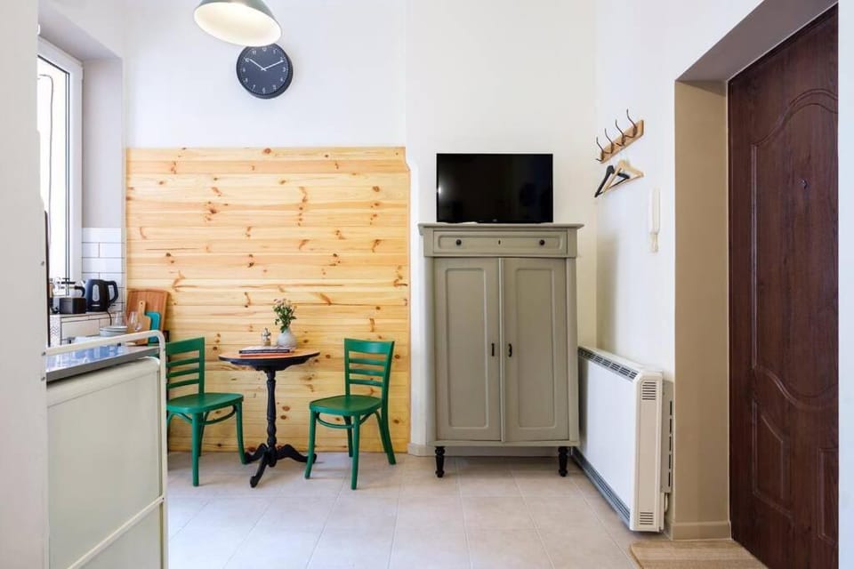 Small folksy studio Kochanowskiego St Apartment in Krakow