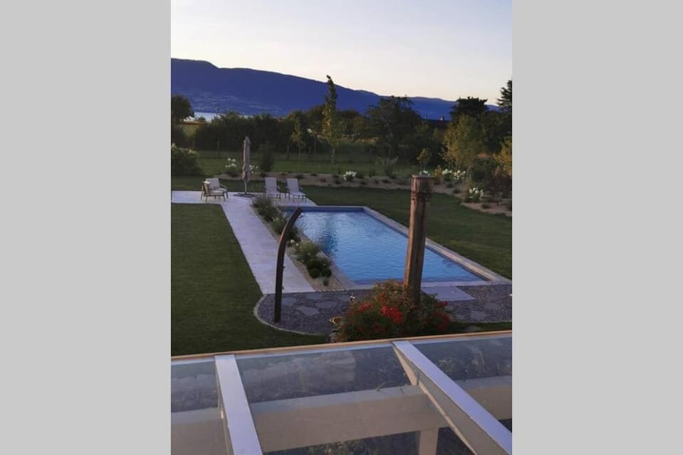 Day, Natural landscape, Garden, Garden view, Mountain view, Pool view, Swimming pool