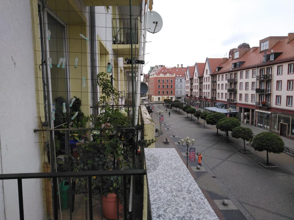 Balcony/Terrace, Street view