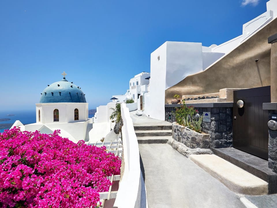 Property building, Nearby landmark, Facade/entrance, Property logo or sign, Neighbourhood, Natural landscape, Balcony/Terrace, City view, Landmark view, Pool view, Sea view, Swimming pool
