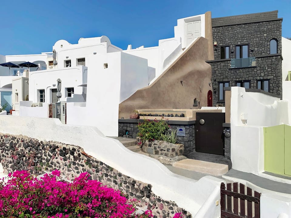 Property building, Nearby landmark, Facade/entrance, Property logo or sign, Neighbourhood, Garden, Balcony/Terrace, City view, Garden view, Landmark view, Pool view, Sea view, Swimming pool