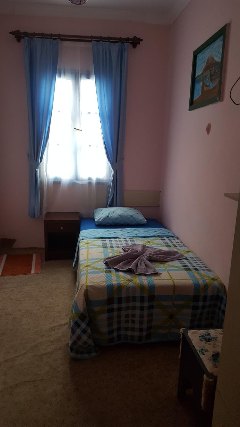 Photo of the whole room, Decorative detail