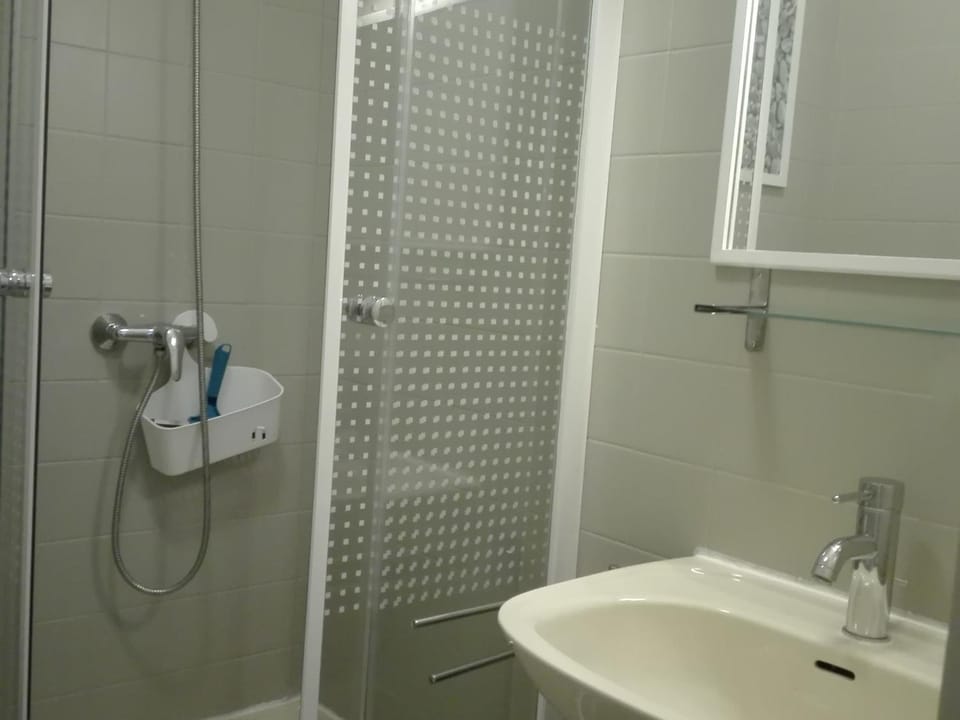 Studio rénové avec balcon à 100m de la plage et piscine - 4 personnes - Les Sables-d'Olonne - FR-1-331-204 Apartment in Les Sables-d'Olonne