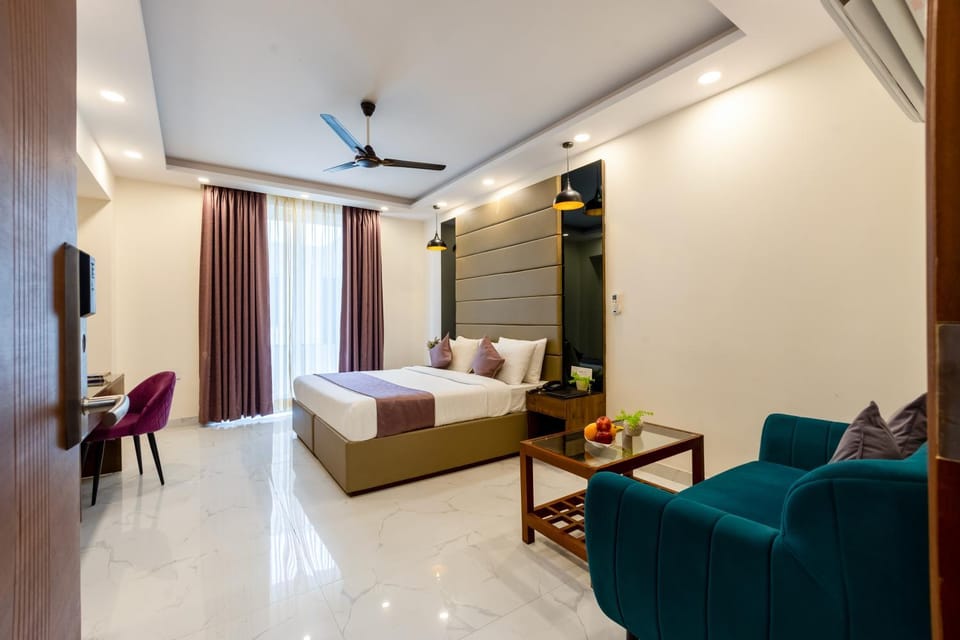 TV and multimedia, Living room, Photo of the whole room, Seating area, Bedroom, air conditioner