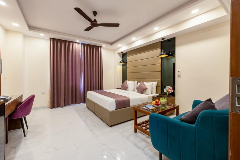 Bed, Photo of the whole room, Seating area, Bedroom, air conditioner