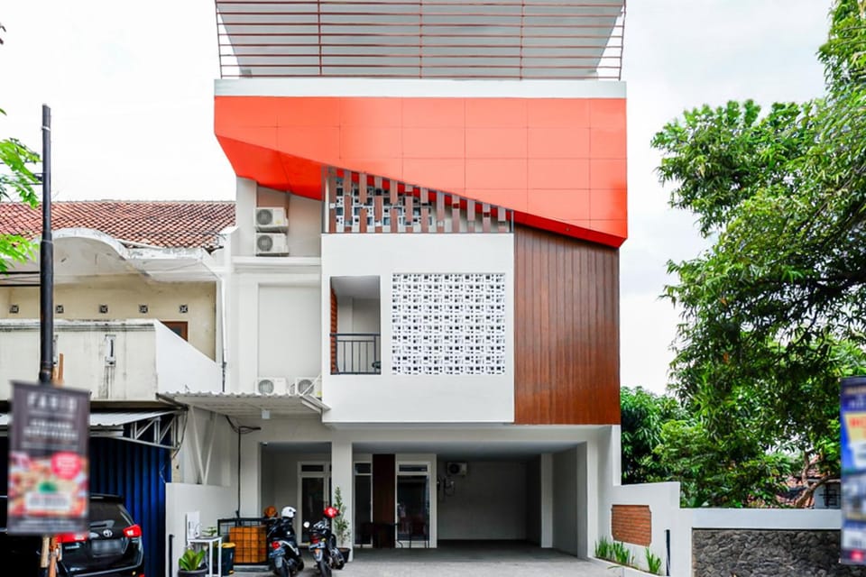 Facade/entrance