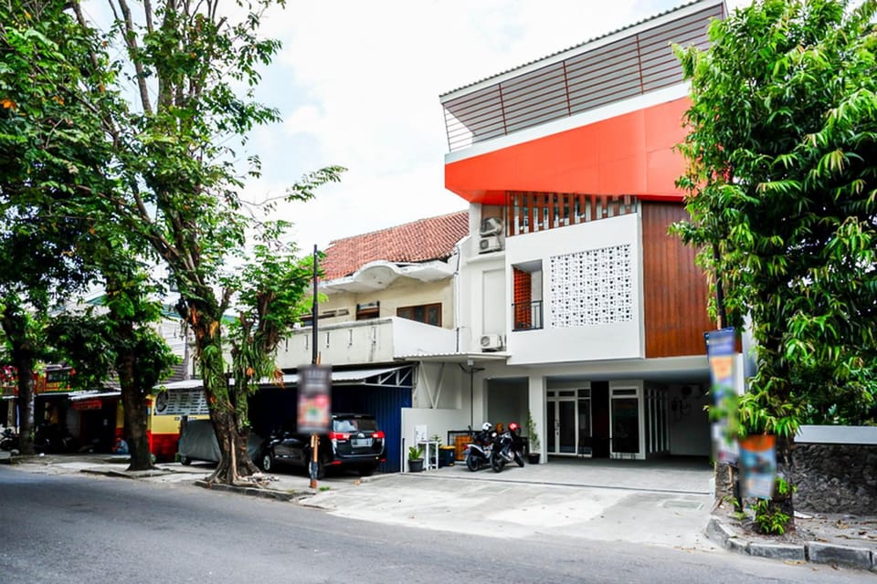 Facade/entrance