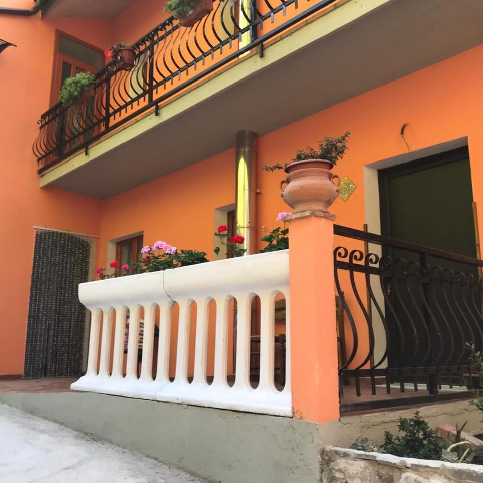 Agriturismo La Rosa Spina Apartment in Province of Massa and Carrara