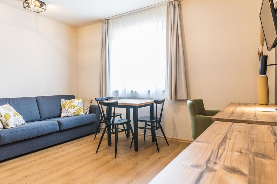 TV and multimedia, Living room, Dining area