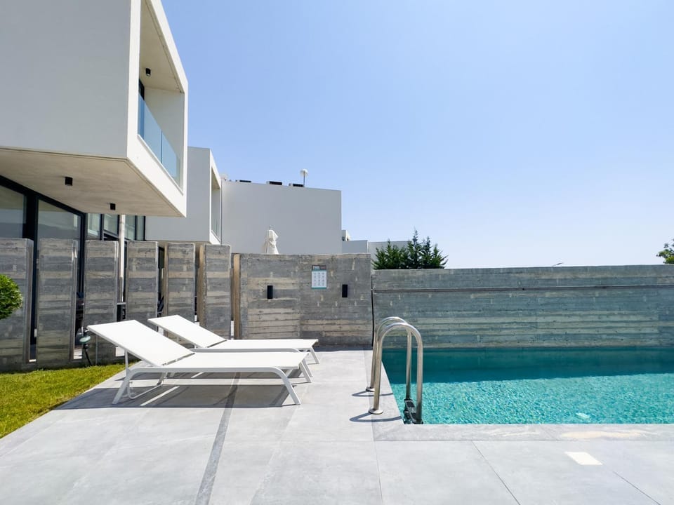 Patio, Day, Pool view, Swimming pool, sunbed