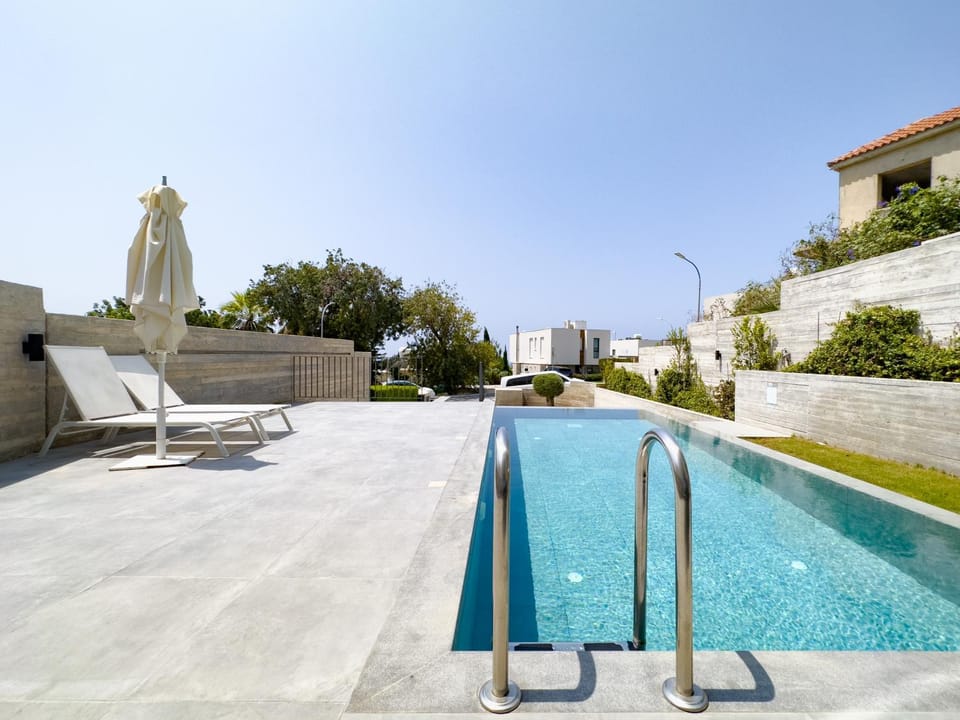 Day, Pool view, Swimming pool, sunbed