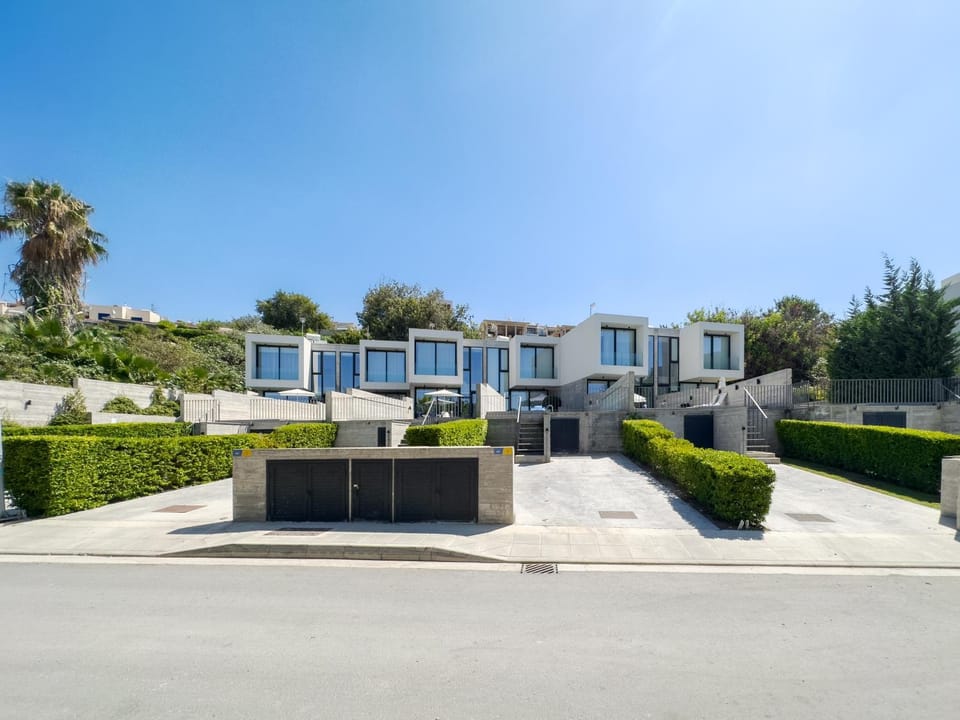Property building, Day, Garden, Garden view
