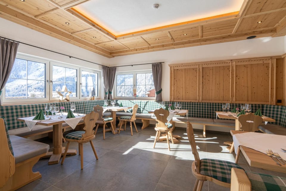 Restaurant/places to eat, Restaurant/places to eat