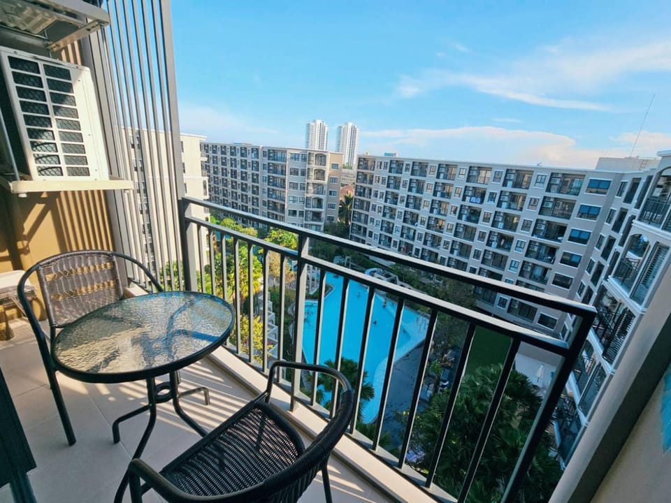 Property building, Patio, Day, Natural landscape, View (from property/room), Balcony/Terrace, City view, Pool view, Sea view