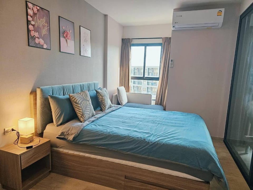 Bed, Photo of the whole room, Bedroom, air conditioner