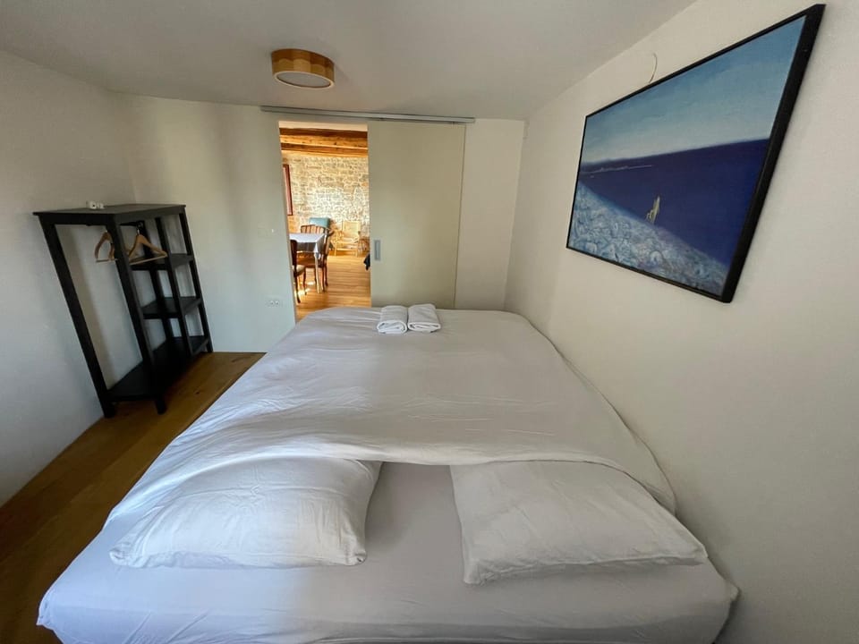 Bed, Photo of the whole room, Bedroom, towels