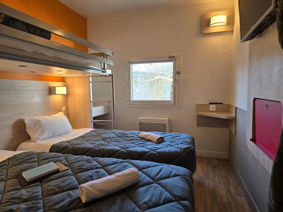 Bed, Bedroom, bunk bed