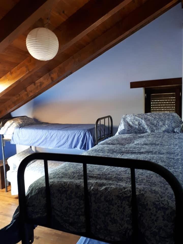 Bedroom, bunk bed