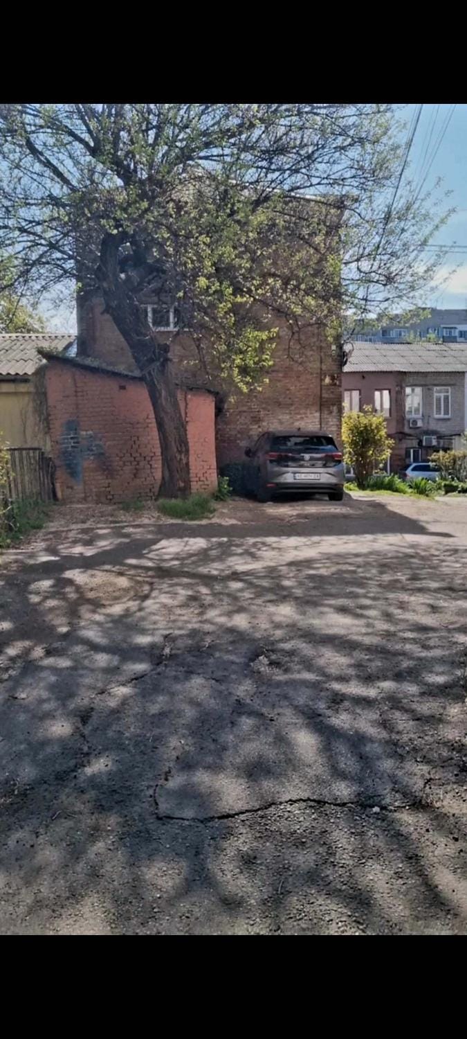 Property building, Day, Parking