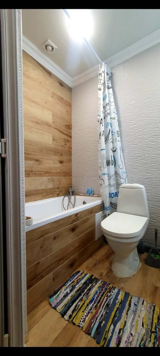 Toilet, Bathroom, towels