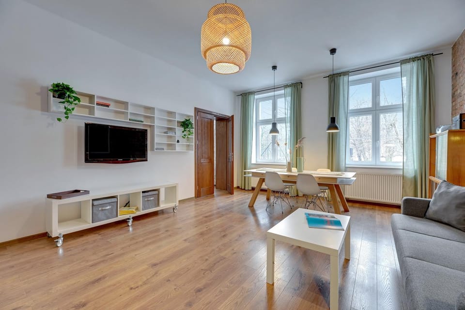 Communal lounge/ TV room, TV and multimedia, Living room, Seating area, Evening entertainment