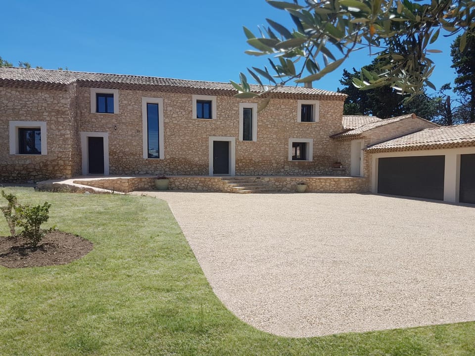 Property building, Facade/entrance, Parking