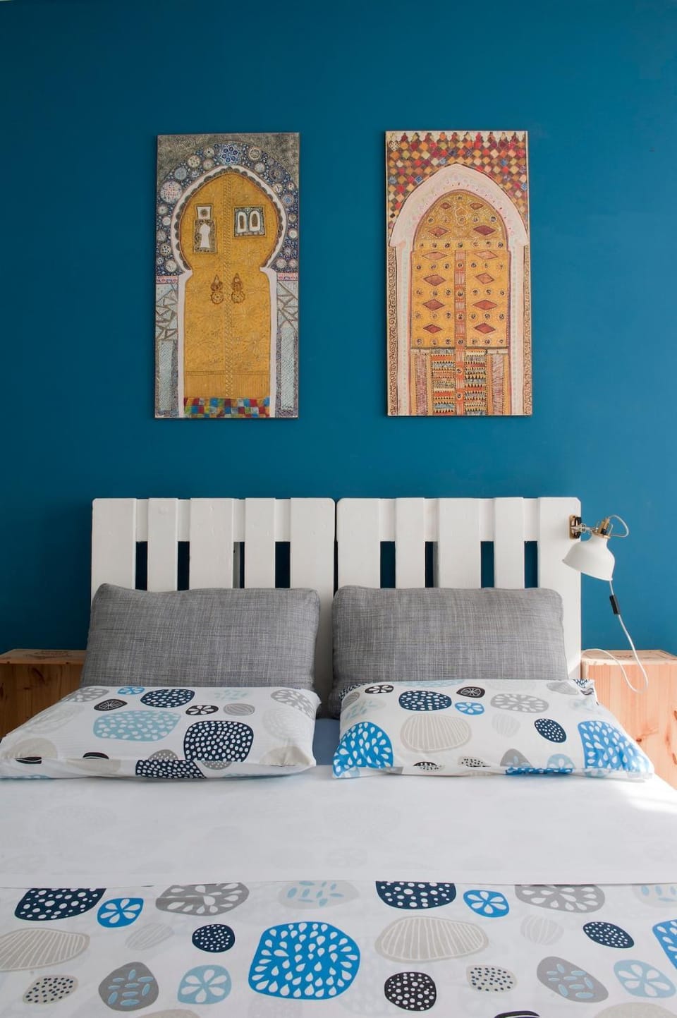 Bed, Photo of the whole room, Decorative detail, Bedroom