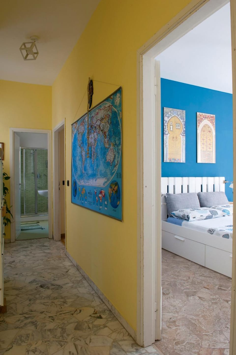 Bed, Photo of the whole room, Decorative detail