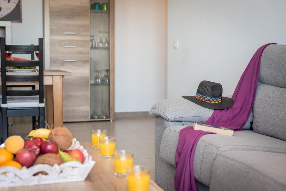 2M Parque la Reina Elegant View Apartment in Abona