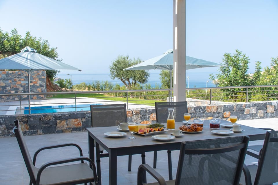 Balcony/Terrace, Pool view, Sea view, Swimming pool