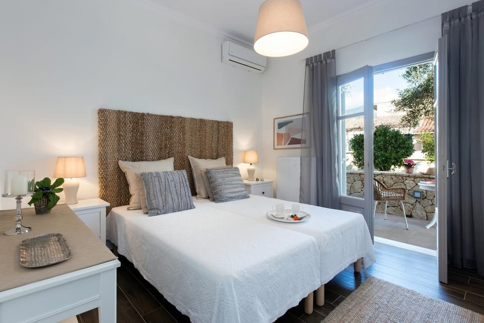 Bed, Bedroom, air conditioner
